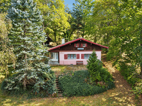 Chalet en pleine nature sur le Mont Raimeux 1