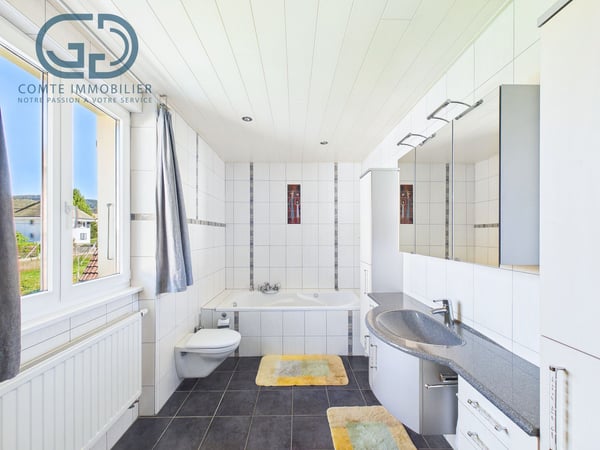 Maison contiguë de 5.5 pièces avec jardin, garage et beau potentiel 9