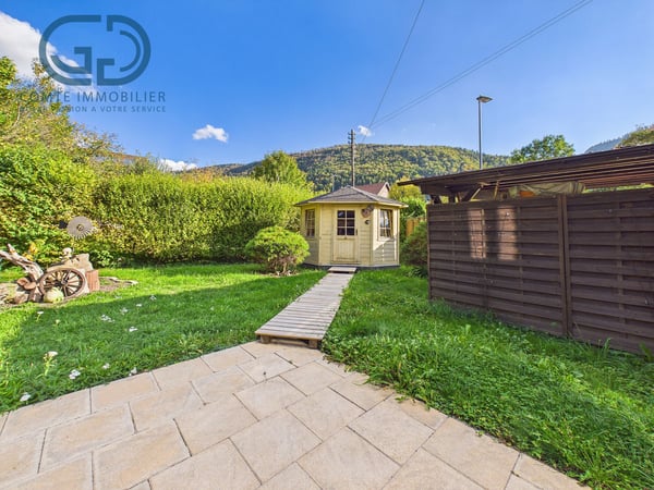 Belle maison contiguë à Undervelier 12