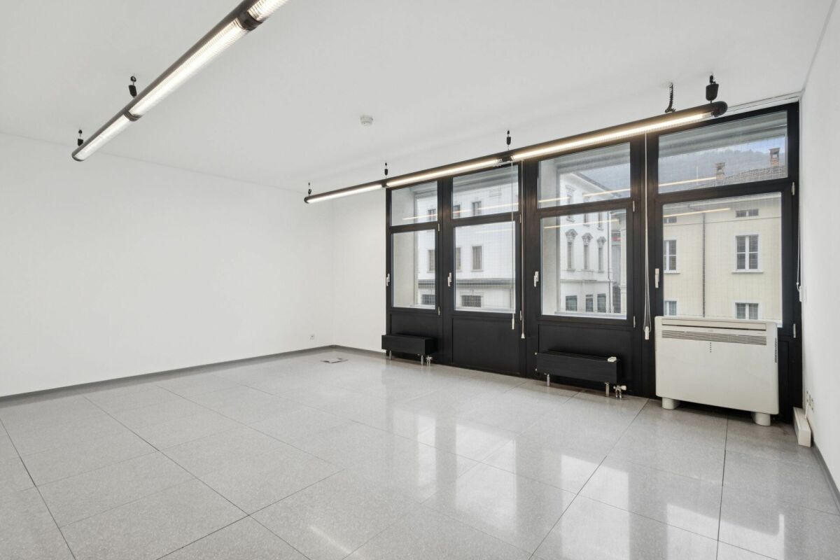 Ufficio in centro a Chiasso vis-a-vis la stazione FFS