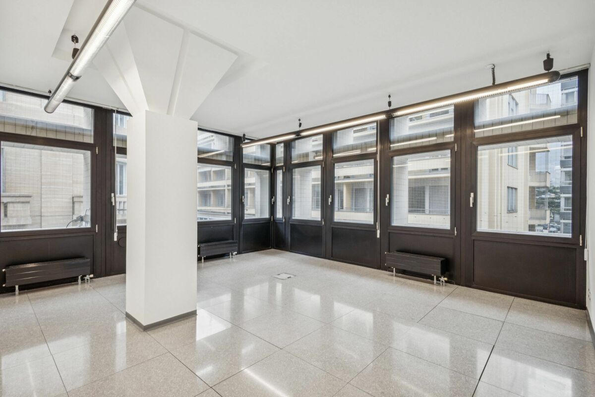 Ufficio in centro a Chiasso vis-a-vis la stazione FFS