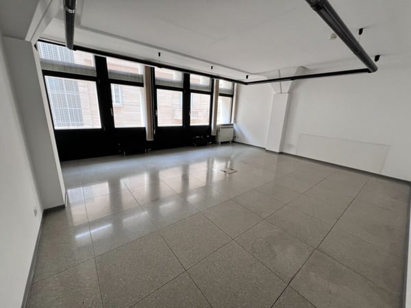 Ufficio in centro a Chiasso vis-a-vis la stazione FFS 7