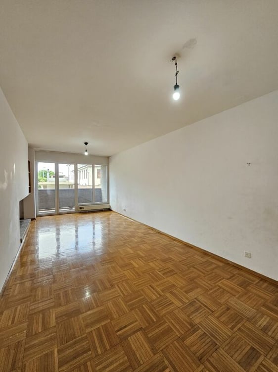 1.5 locali in zona strategica 7