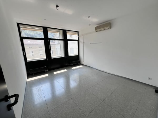 Ufficio in centro a Chiasso vis-a-vis la stazione FFS 6