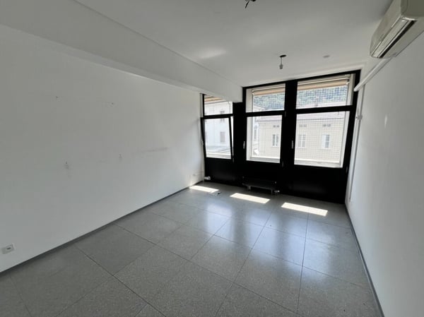 Ufficio in centro a Chiasso vis-a-vis la stazione FFS 10