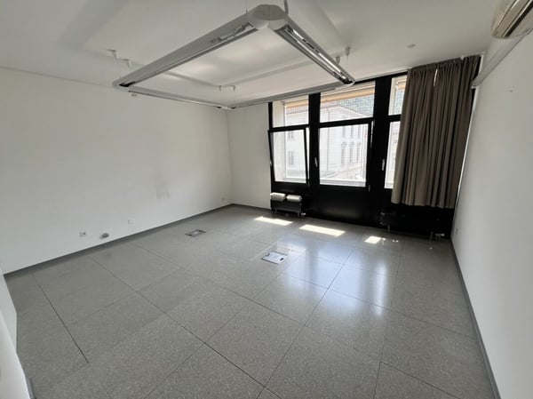 Ufficio in centro a Chiasso vis-a-vis la stazione FFS 9