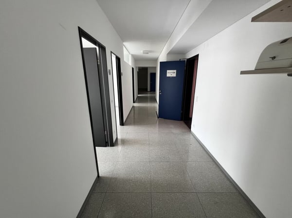 Ufficio in centro a Chiasso vis-a-vis la stazione FFS 8