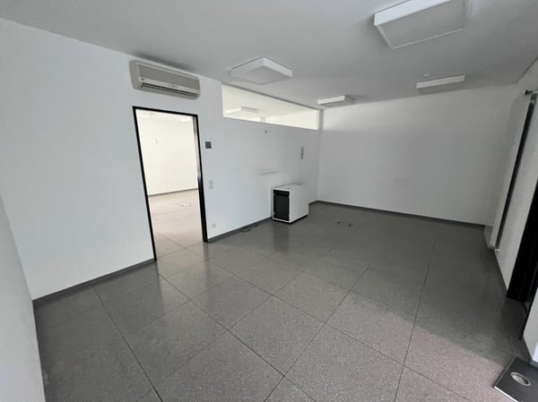 Ufficio in centro a Chiasso vis-a-vis la stazione FFS 7