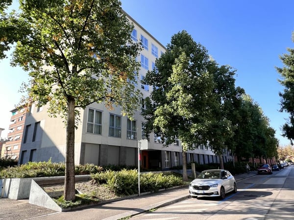 Ufficio moderno e luminoso 1