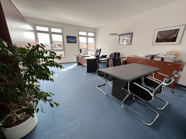 Ufficio moderno e luminoso 3