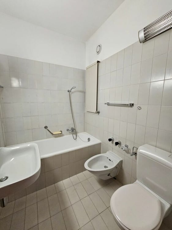 1.5 locali in zona strategica 7