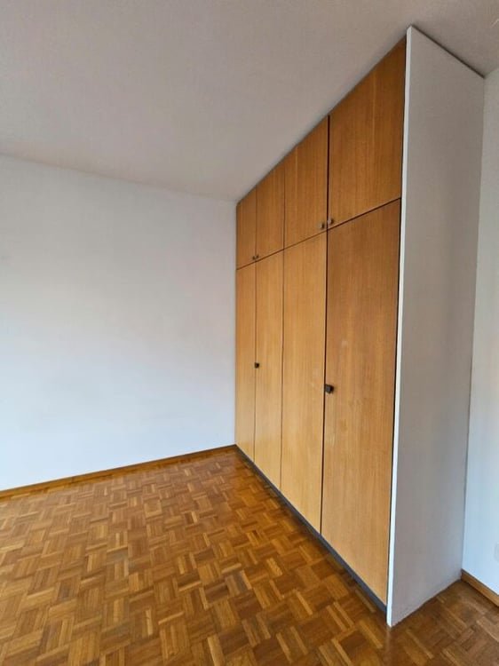 1.5 locali in zona strategica 4