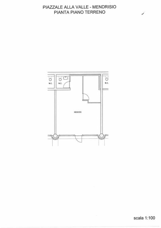 Negozio con vetrina in posizione strategica 2