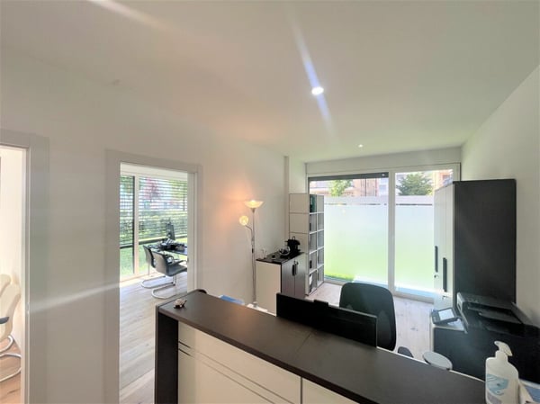 Moderno ufficio al piano terra in Via Trevano 5