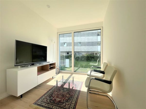 Moderno ufficio al piano terra in Via Trevano 6