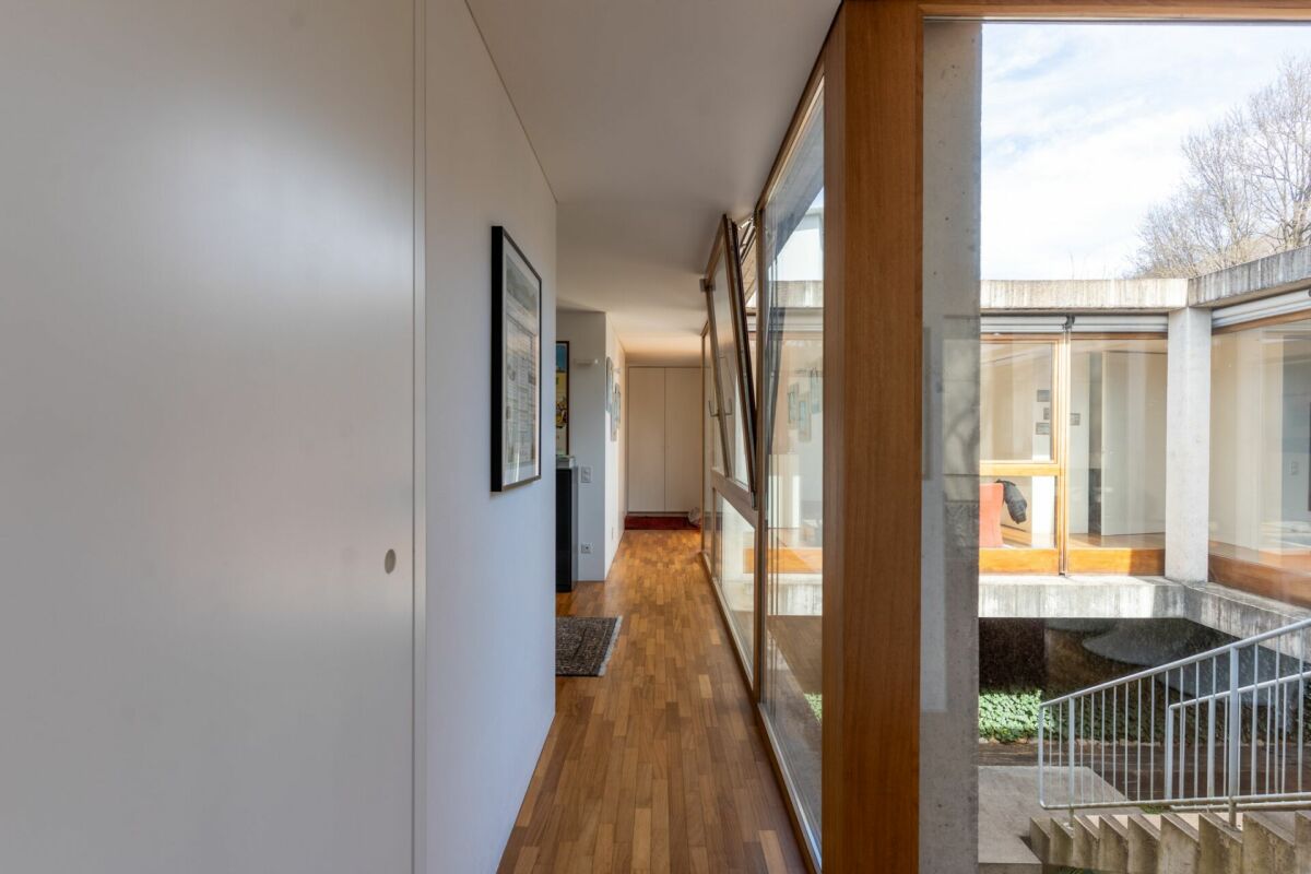 Casa d'arte immersa nella natura con piscina