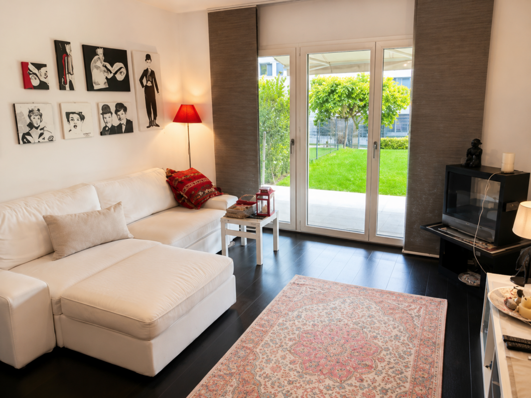 Charming 2.5-Room Apartment with Private Garden