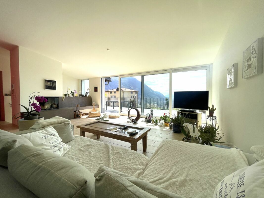 Single family house with lake view
