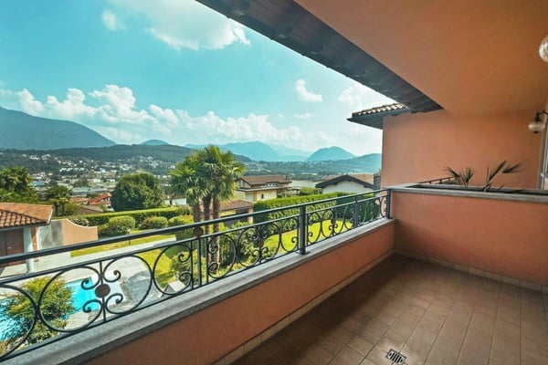Villa di prestigio con terreno edificabile 7