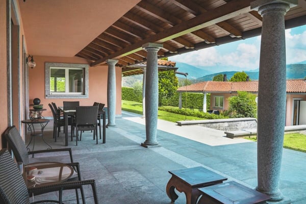 Villa di prestigio con terreno edificabile 6