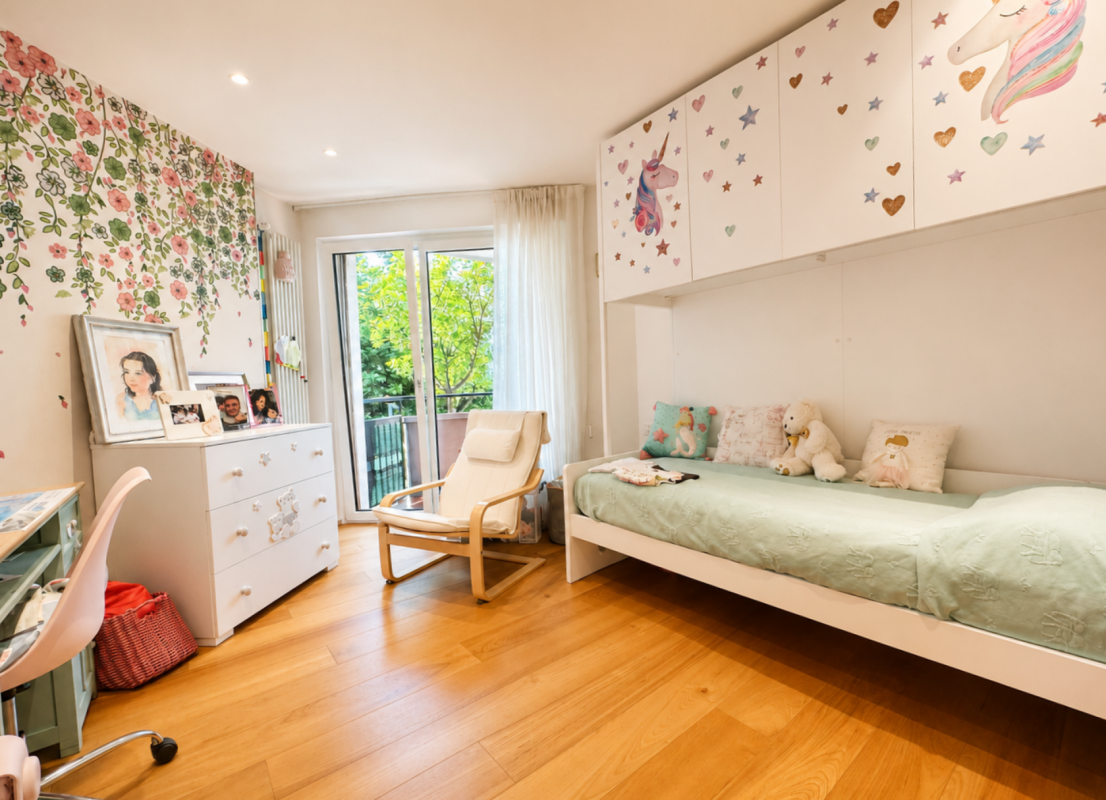 Stunning 4.5-room apartment with private lakeside beach