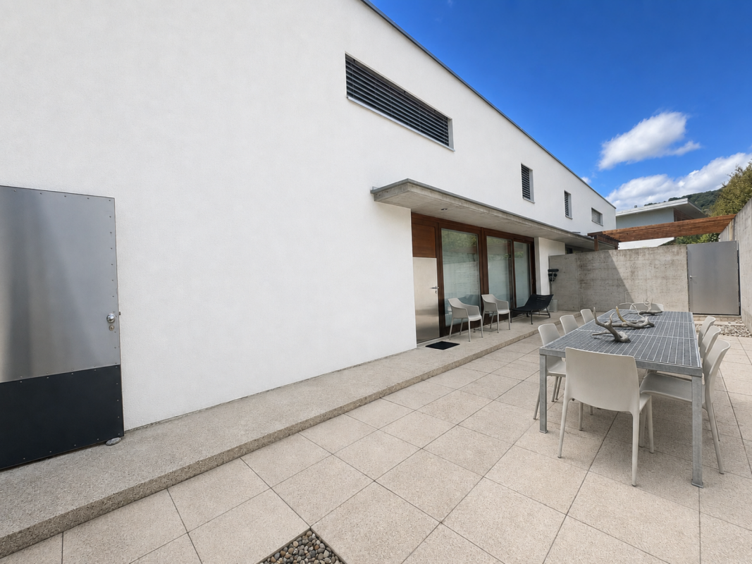 Splendida villa moderna immersa nel verde