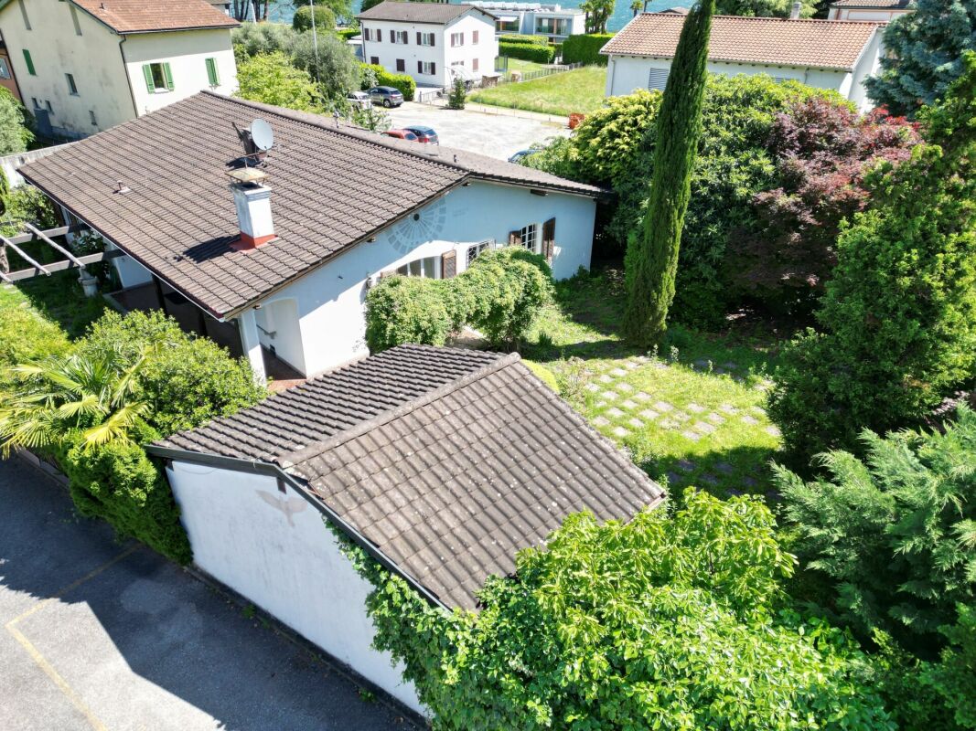 Detached house just a few steps from the lake