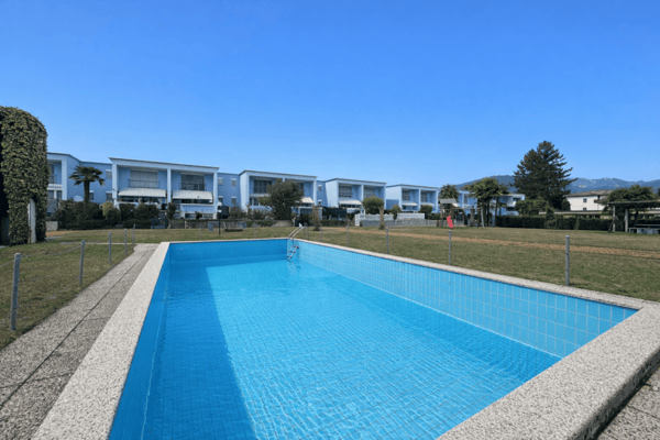 Attico di 4.5 locali con ampi spazi, terrazza e piscina 1