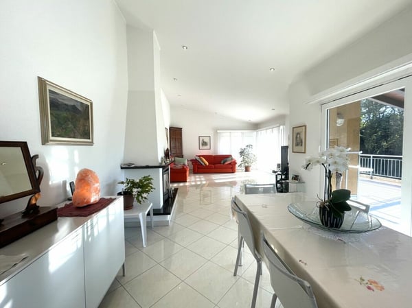 Stupenda villa con 2 appartamenti e piscina 3