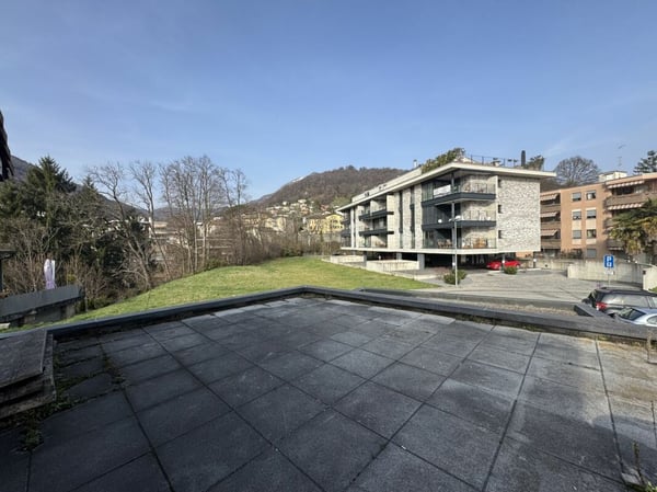 Magazzino con 2 garage in vendita 4