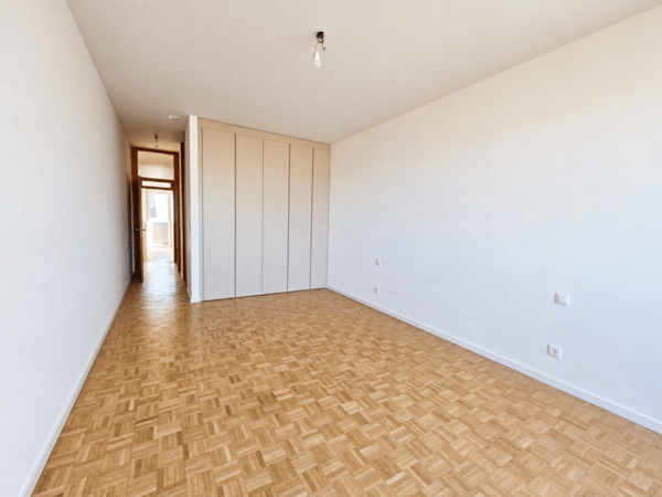 2.5 locali in zona strategica 5