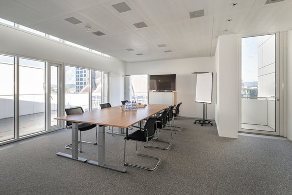 Büroflächen- im White Plaza beim Bahnhof SBB, tolle Aussicht 7
