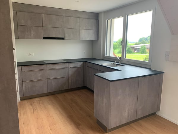Charmante 2.5-Zimmer-Wohnung in Rumlikon 2