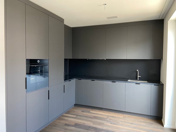 1.5-Zimmerwohnung mit Sitzplatz im Kreis 6 zu vermieten 1