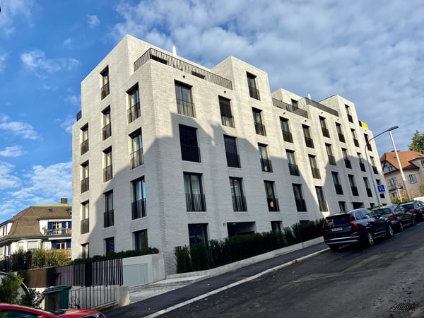 Hochwertige, moderne 3.5 Zimmerwohnung mit Balkon an zentraler Lage 1