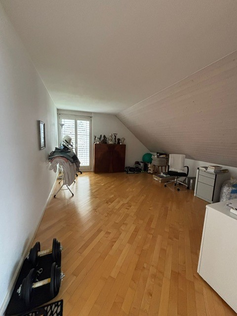 Grosszügige 4-.5 Zimmer-Dachwohnung zur Miete in Stäfa 12