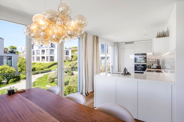 Exklusive 3.5-Zimmer-Wohnung mit unverbaubarer Weitsicht und sonniger Loggia in Uitikon 3