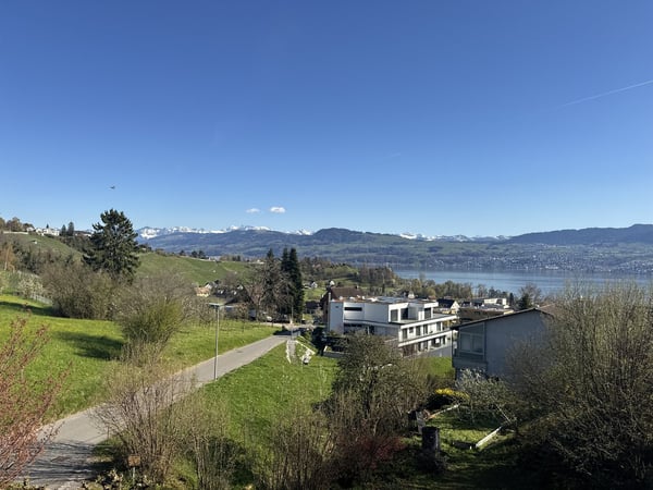 Sonnige Liegenschaft mit See- und Bergsicht – renovieren oder neu bauen in Männedorf 4