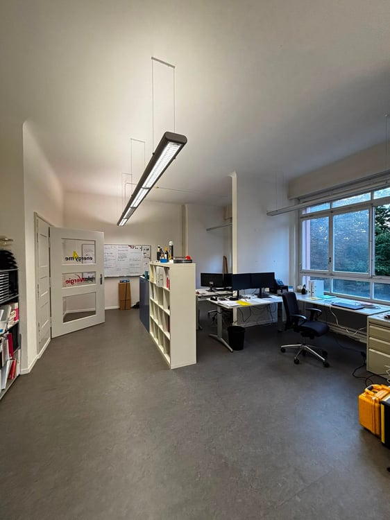 Vielseitige Gewerbefläche – Büro, Lager & Aussenfläche 1