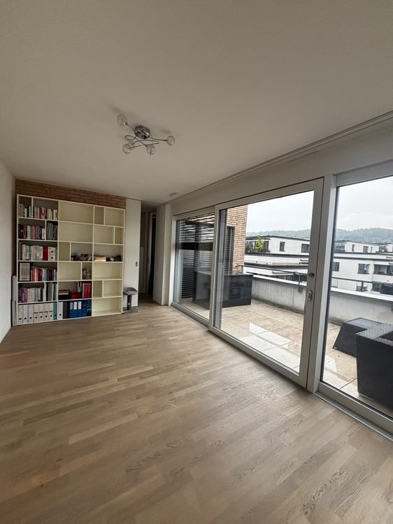 Moderne 4.5-Zimmer-Wohnung mit zwei Terrassen in Zürich 8057 1