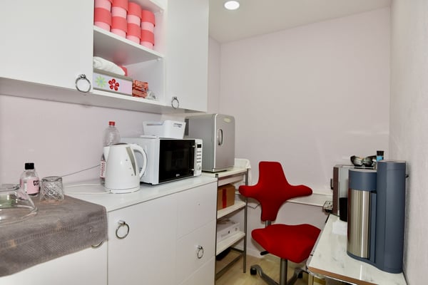 Nachmieter für voll eingerichtete Büro-/ Praxisräumlichkeit gesucht 9