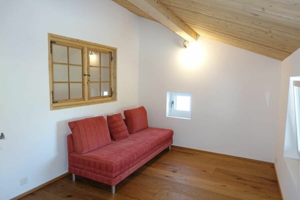 4.5-Zimmer-Ferienwohnung Nr. 2 in einem historischen Zweifamilienhaus in Luven 8