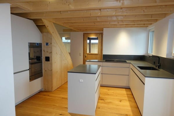 4.5-Zimmer-Ferienwohnung Nr. 2 in einem historischen Zweifamilienhaus in Luven 4