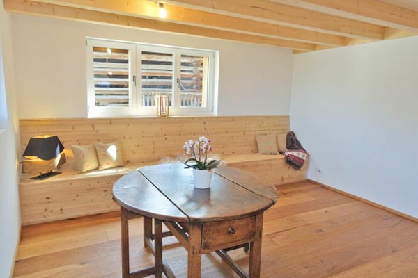 4.5-Zimmer-Ferienwohnung Nr. 2 in einem historischen Zweifamilienhaus in Luven 2