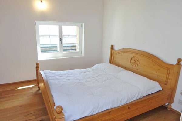 4.5-Zimmer-Ferienwohnung Nr. 2 in einem historischen Zweifamilienhaus in Luven 6