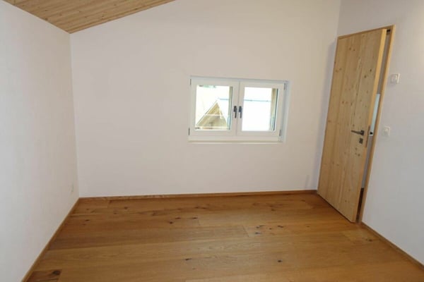 4.5-Zimmer-Ferienwohnung Nr. 1 in einem historischen Zweifamilienhaus in Luven 5