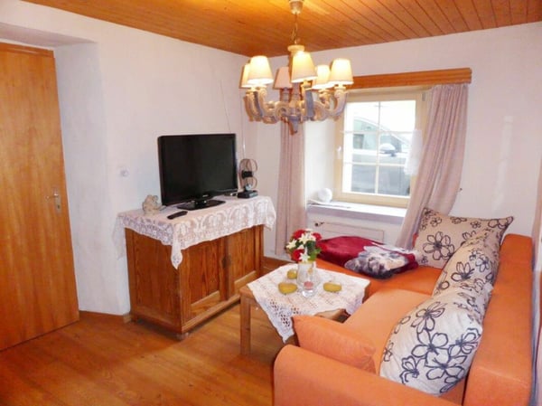 Zweifamilienhaus mit 2½-Zimmer-Wohnung und 3½-Zimmer-Wohnung 3