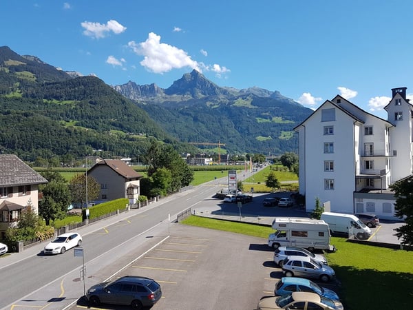 Helle 4.5-Zimmer-Wohnung mit Balkon und Bergpanorama in Oberurnen 10