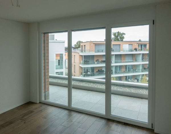 Helle 2.5-Zimmer-Wohnung mit Balkon und Bergblick in Glarus Nord 3