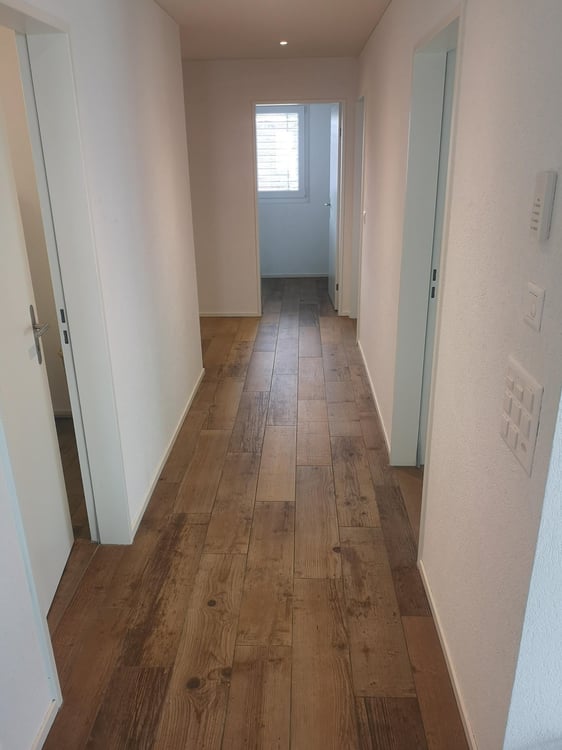 Helle 3.5-Zimmer-Wohnung mit Balkon und Bergblick in Glarus Nord 4